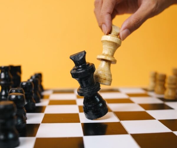 Le prodige controversé : anatomie du jeu d’échecs de Bobby Fischer